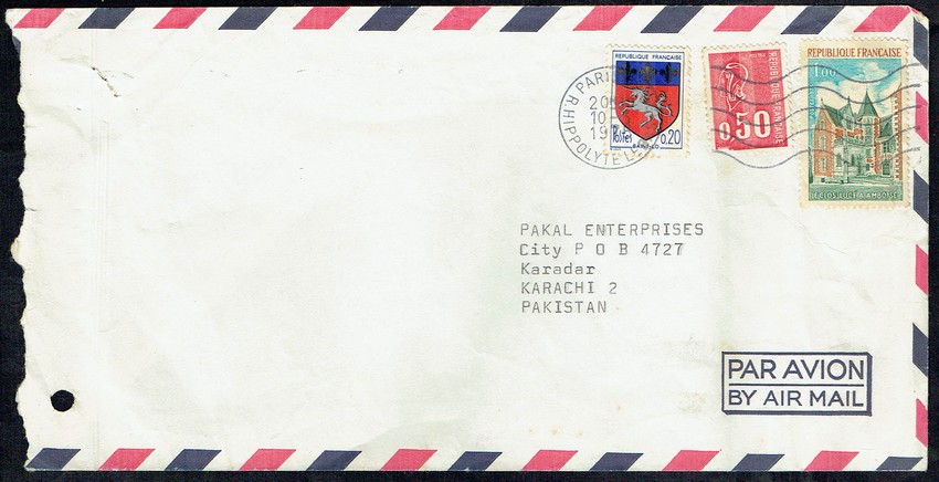 <center> lettre à destination du Pakistan affranchie à 1,70 F = 1,20 F lettre +0,50 F de surtaxe aérienne (zone G), tarif du 16.9.74</center>